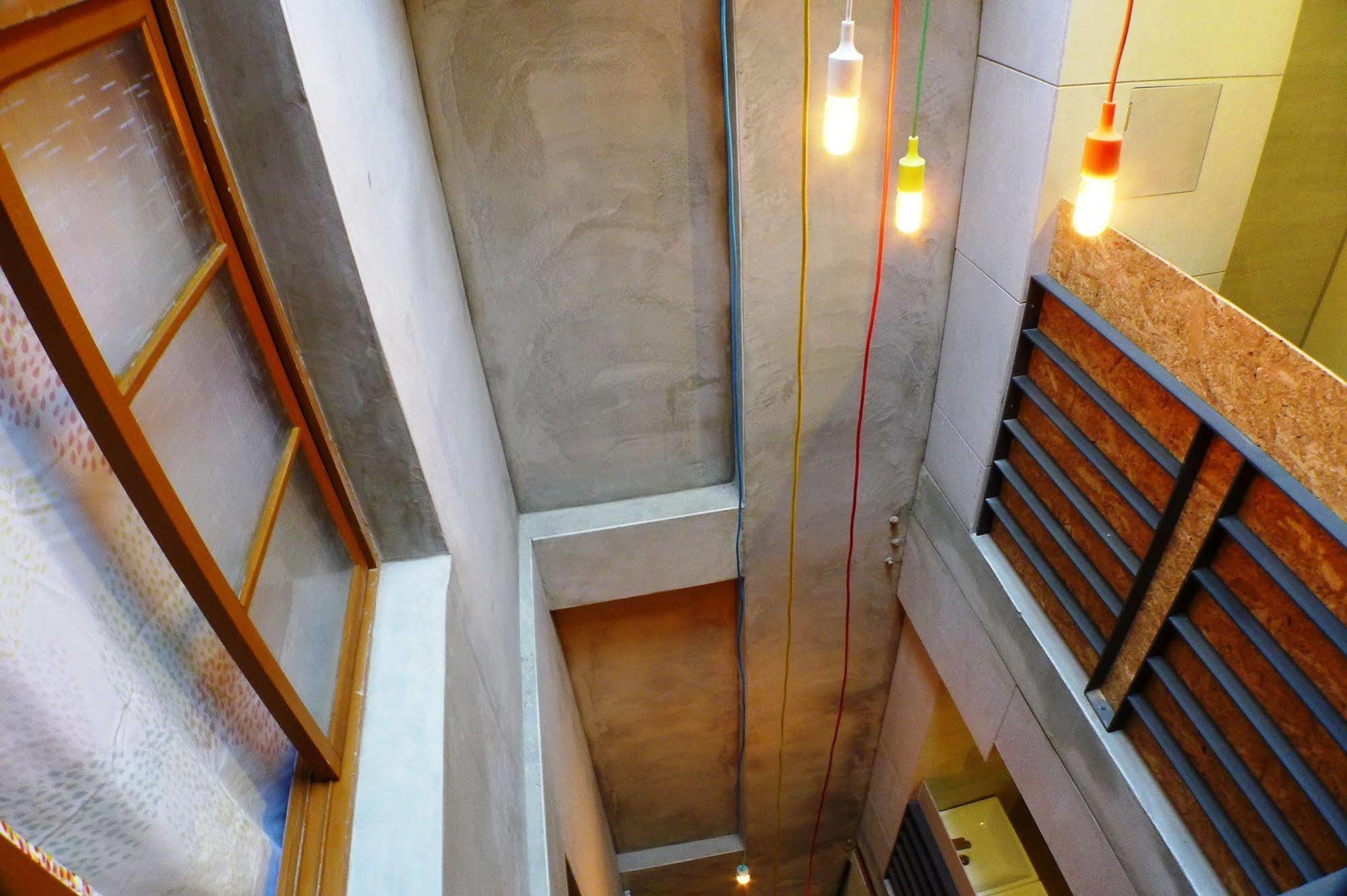 Center.Center Hostel Puli Exterior photo